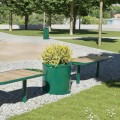 Jardinière extérieure Nordhavn verte de 55 l avec banc intégré dans un parc.