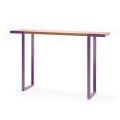 Table de bar extérieur Amager, structure en métal violet avec plateau en bois.