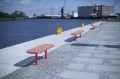 Nordhavn 3-Sitzer öffentlicher rückenloser Bank am Hafen.