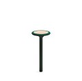 Tabouret d'extérieur Nordhavn, 45 cm, assise en bois clair, base en métal vert foncé.