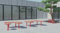 Support pour 5 vélos Nordhavn rouge devant un bâtiment moderne avec un arbre à proximité.