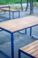 Holzbank Frederiksberg 4-Sitzer im Freien mit Rückenlehne.