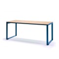 Table d'extérieur Frederiksberg 180 cm, structure en métal bleu et plateau en bois, pour 6 à 8 personnes.