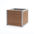 Moderner Hellerup Outdoor Pflanzkübel aus Holz mit 300 l Volumen.
