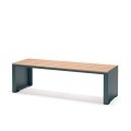 Indre By 3-Sitzer öffentlicher rückenloser Sitzbank aus Holz und Metall.