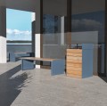 Öffentliche Sitzbank Indre By 3-Sitzer ohne Rückenlehne auf Terrasse mit modernem Design.