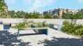 Jardinière Extérieure Indre By | Bancs et plantes sur une terrasse ensoleillée en milieu urbain.