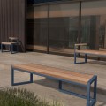 Banc public sans dossier Christiania à 4 places sur une terrasse moderne.