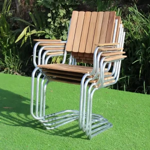 Indoor stapelbare Esszimmerstühle Modernes Luxusdesign Metallrahmen Holzsitzstühle Möbel für Zuhause
