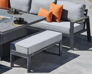Ensemble de mobilier d'extérieur moderne en métal pour jardin - chaise et table pour la décoration de maison et d'hôtel