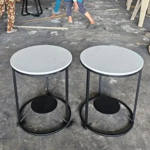 Moderner Luxus-Design-Teetisch-Set Metall-Material Balkon-Dekoration Ess-Set Schaukelstuhl Innen Außen Möbel