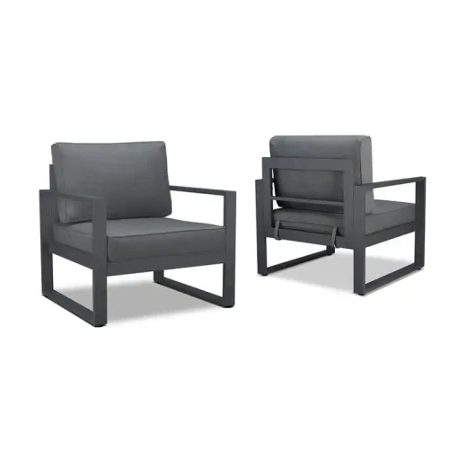 Deux fauteuils modernes en métal avec coussins gris pour intérieur et extérieur.