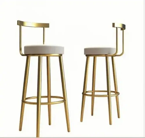 Chaise de bar moderne en métal doré avec siège en velours blanc.
