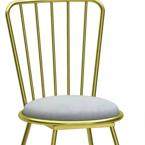 Chaise moderne en métal doré avec assise rembourrée blanche, idéale pour salle à manger, hôtel et restaurant.