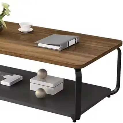 Table basse design moderne avec cadre en métal, plateau en bois et étagère de rangement pour salon.
