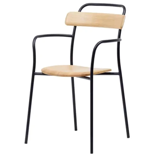 Chaise de salle à manger moderne avec cadre en métal noir et assise en bois clair.