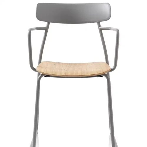Chaise moderne contemporaine avec cadre en métal et assise en bois, empilable pour usage scolaire ou café.
