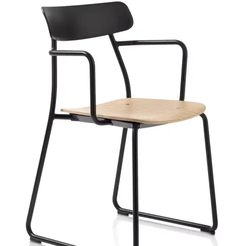Chaise de salle à manger contemporaine avec cadre en métal noir et assise en bois clair.