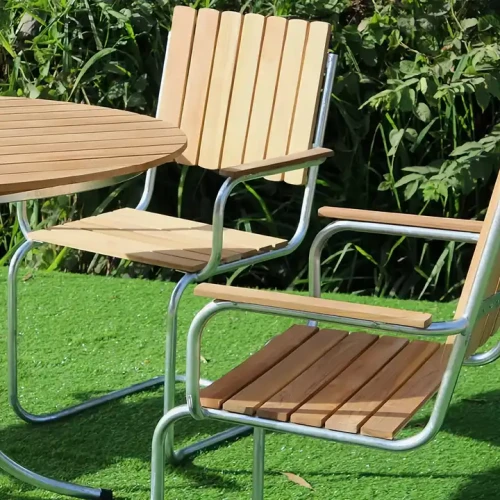 Modern Design Metal Frame Wood Seating Stackable Dining Chairs for Indoor Home Decoration.