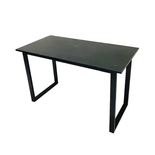 Table rectangulaire en métal moderne pour salle à manger ou salle de classe.