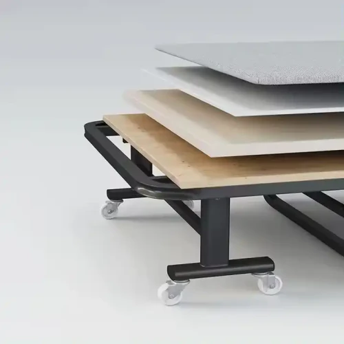 Structure pliante en métal moderne pour lit étudiant avec roulettes.