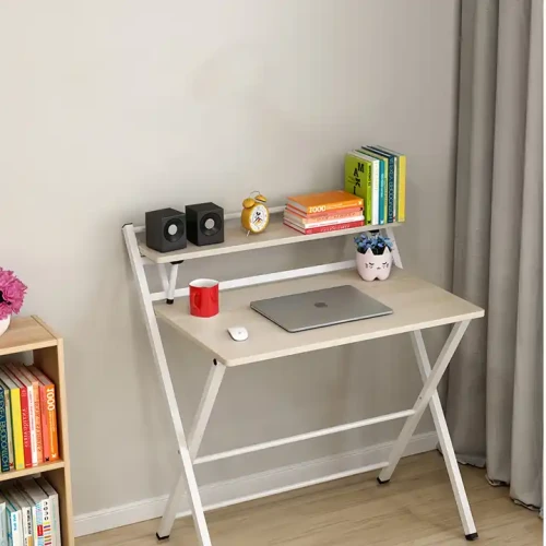 Bureau pliable en métal design moderne avec étagère, ordinateur portable et accessoires.