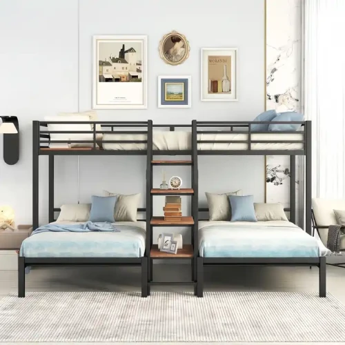 Lit superposé triple en métal, design moderne avec cadre noir, dans une chambre lumineuse.