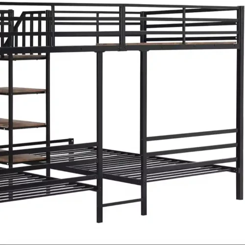 Lit superposé triple en métal pour chambre moderne, adapté aux adultes.