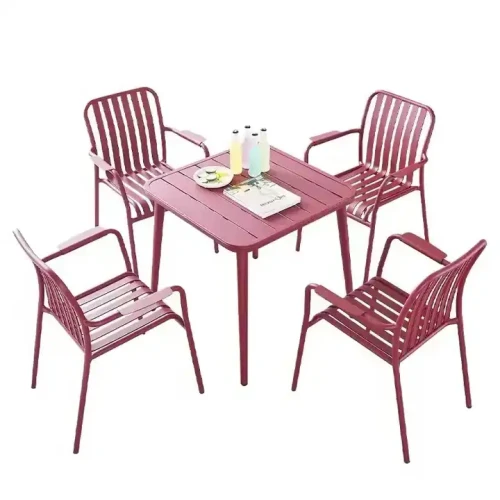 Gartenstuhl Outdoor Terrasse Dekorationsmöbel-Set Metall, bestehend aus Tisch und vier Stühlen.