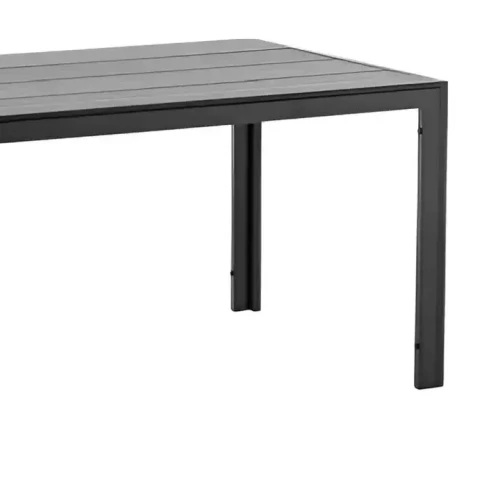 Table de jardin en métal au design moderne.