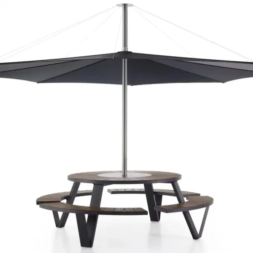 Moderner Design Langlebiger Metallrahmen Holztisch und Sitzgelegenheiten mit großem Sonnenschirm für den Außenbereich.