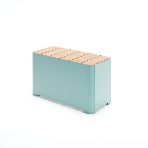 Kødbyen Öffentliche Rückenfreie Bank, rechteckig, in mintgrün mit Holzsitzfläche.