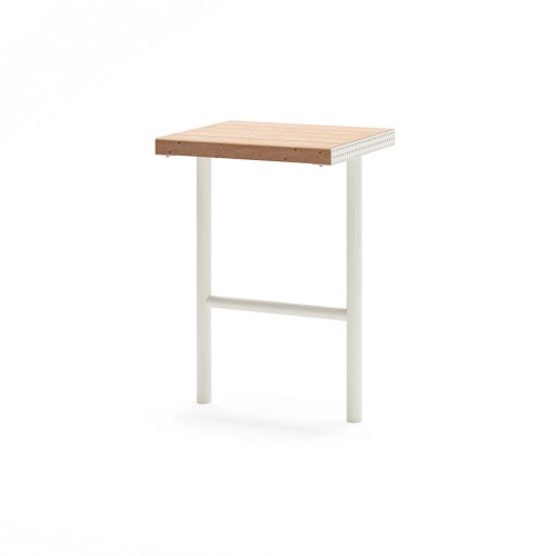 Holmen Outdoor-Barhocker aus Holz mit weißem Gestell.