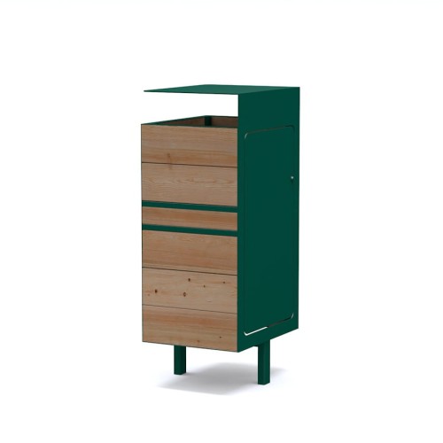 Latinerkvarteret Straßenpapierkorb aus Holz und Metall mit grünem Dach.