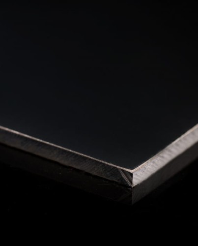 Schwarze HPL Platte, Dicke 10 mm, Maße 1300x3050 mm, Detailansicht.