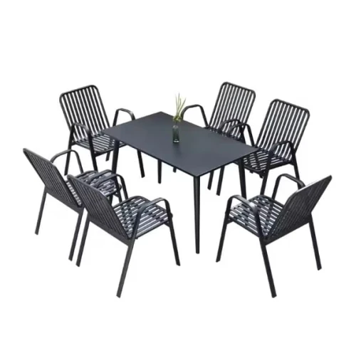 Terrassenrestaurant Outdoor- und Gartentischset Eisentisch- und Stuhlset mit sechs Stühlen um einen Tisch.