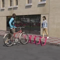 Mand med cykel ved Ørestad Cykelstativ.