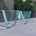 Moderne Kødbyen Cykelstativ i mintfarve med plads til flere cykler.