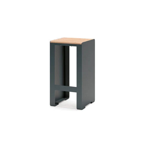 Moderner Indre By Outdoor-Barhocker aus Metall mit Holzsitz.